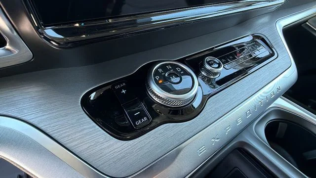 New 2027 Star White Metallic Tri-Coat Ford MAX Platinum image 27