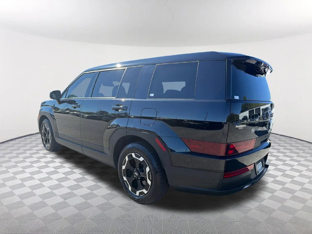 Used 2024 Black Hyundai SE image 7
