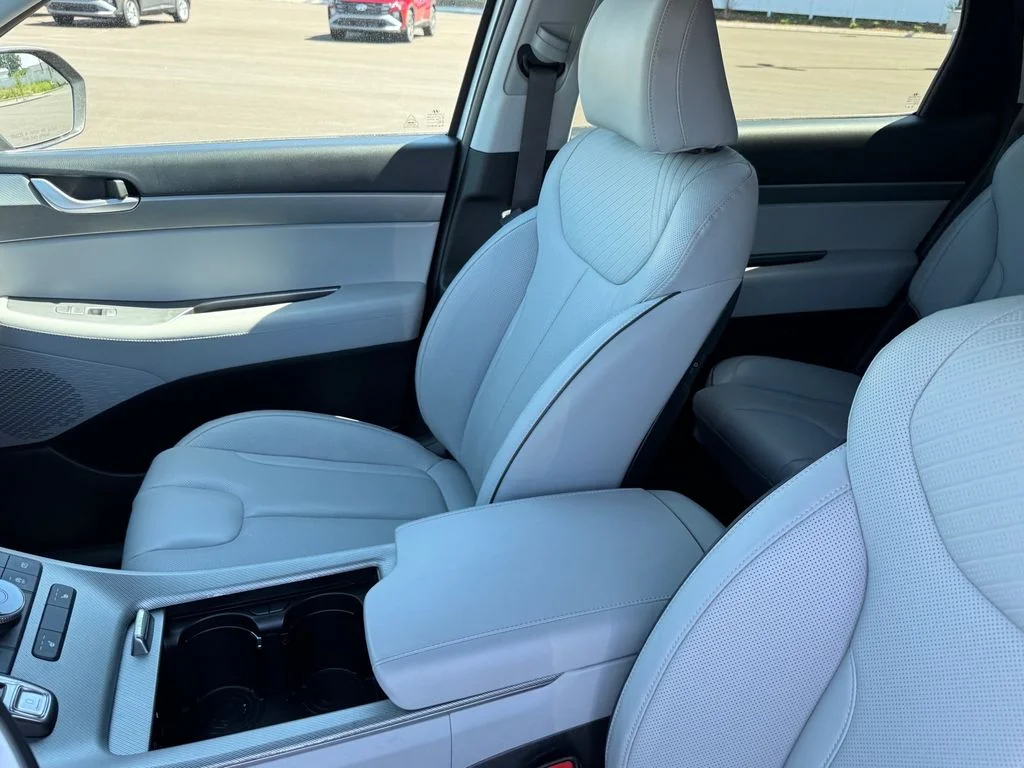 Used 2025 Silver Hyundai SEL image 10