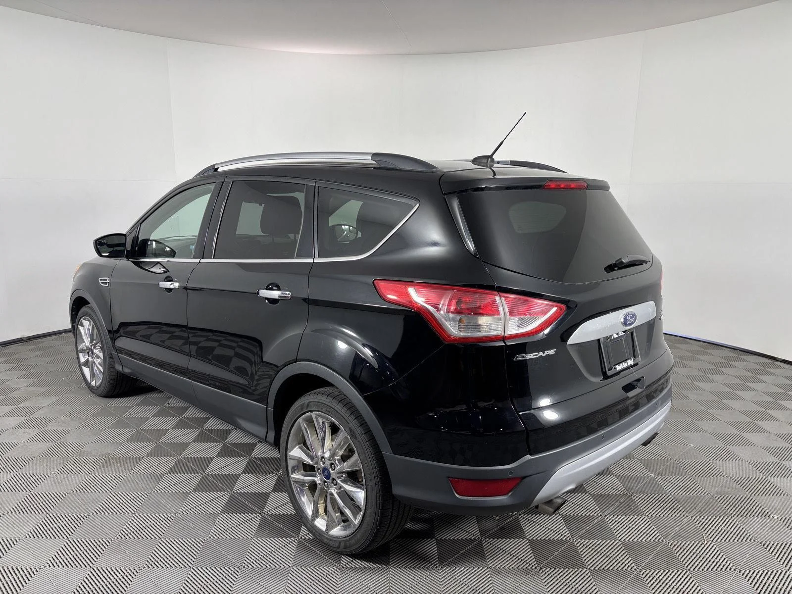 Used 2016 Shadow Black Ford SE image 3