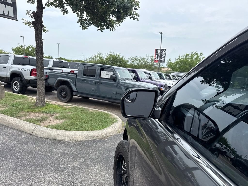 Used 2019 Gray Ford XLT image 18