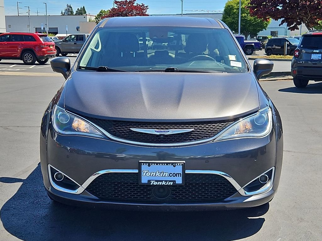 Used 2019 Granite Crystal Metallic Clearcoat Chrysler Touring Plus image 9