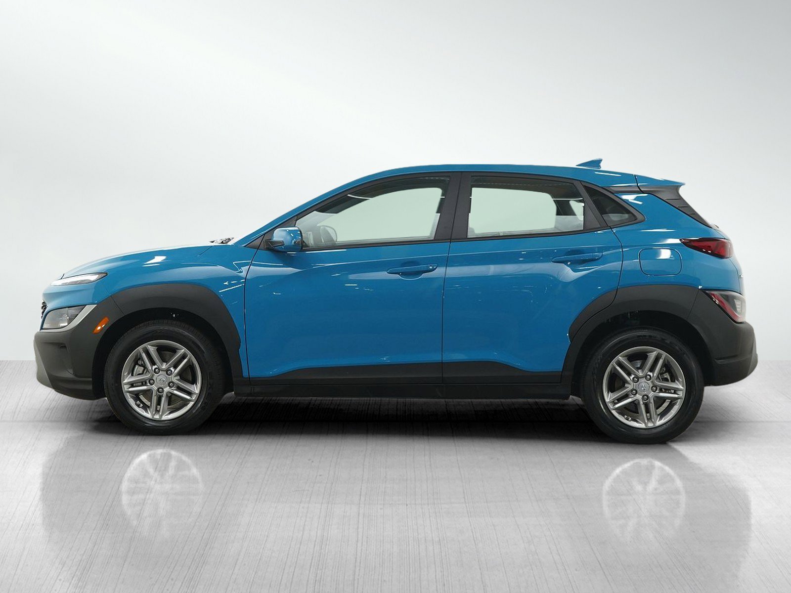 Used 2023 Hyundai Kona SE with VIN KM8K2CAB3PU982545 for sale in Minneapolis, Minnesota