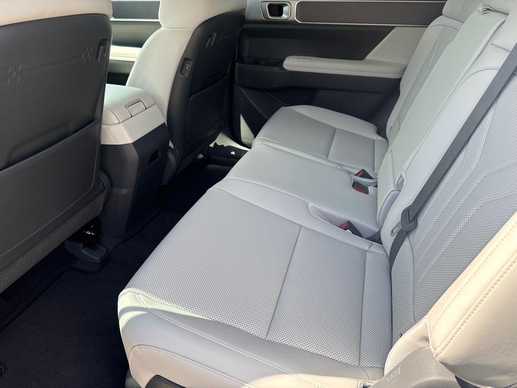 New 2026 White Hyundai SEL FWD image 18