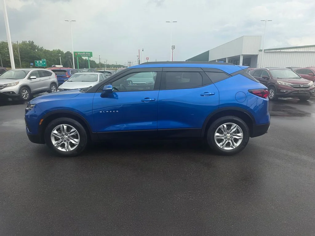 Used 2019 Kinetic Blue Metallic Chevrolet Base image 6