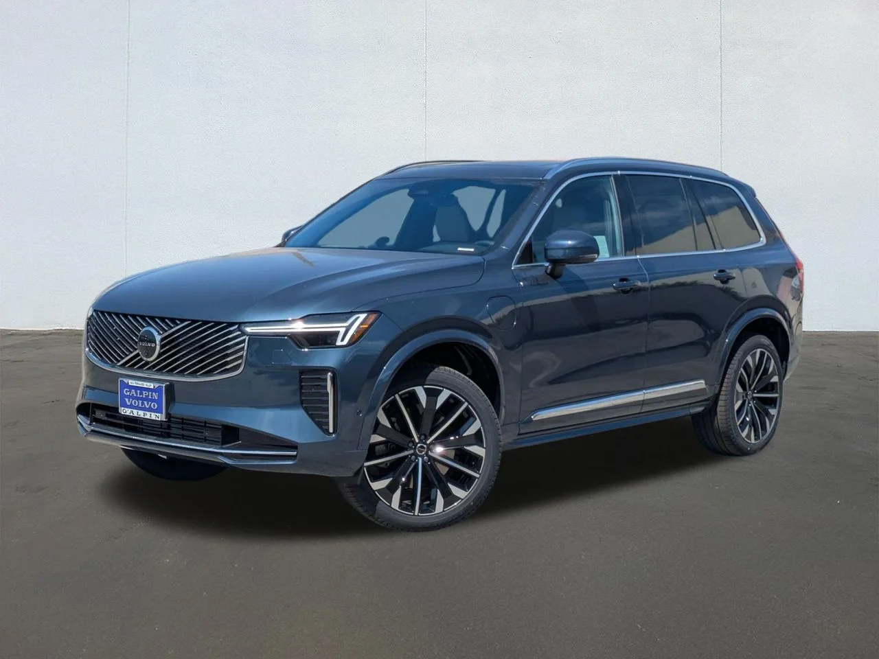 2026 Volvo XC90 T8 Recharge Plus Bright 7-Seat 4WD's photo