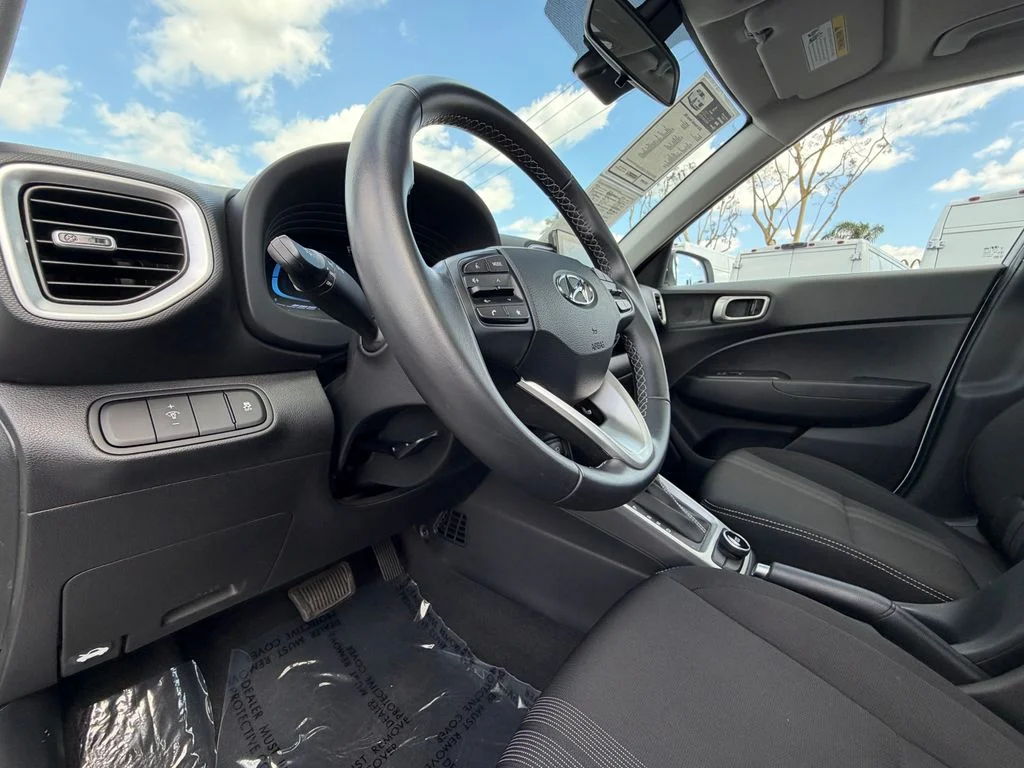 Used 2025 White Hyundai SEL image 26