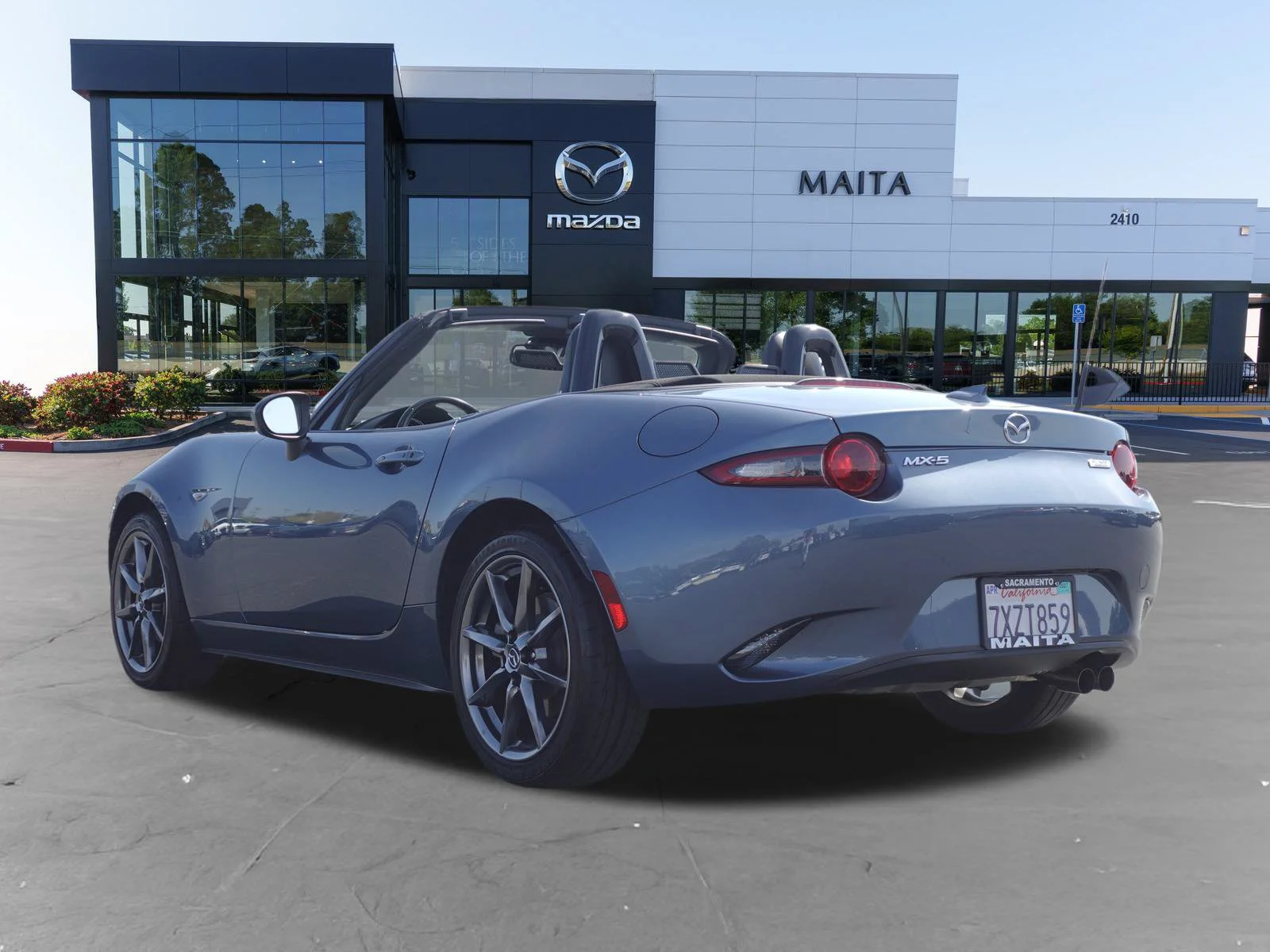 Used 2016 Blue Reflex Mica Mazda Grand Touring image 5