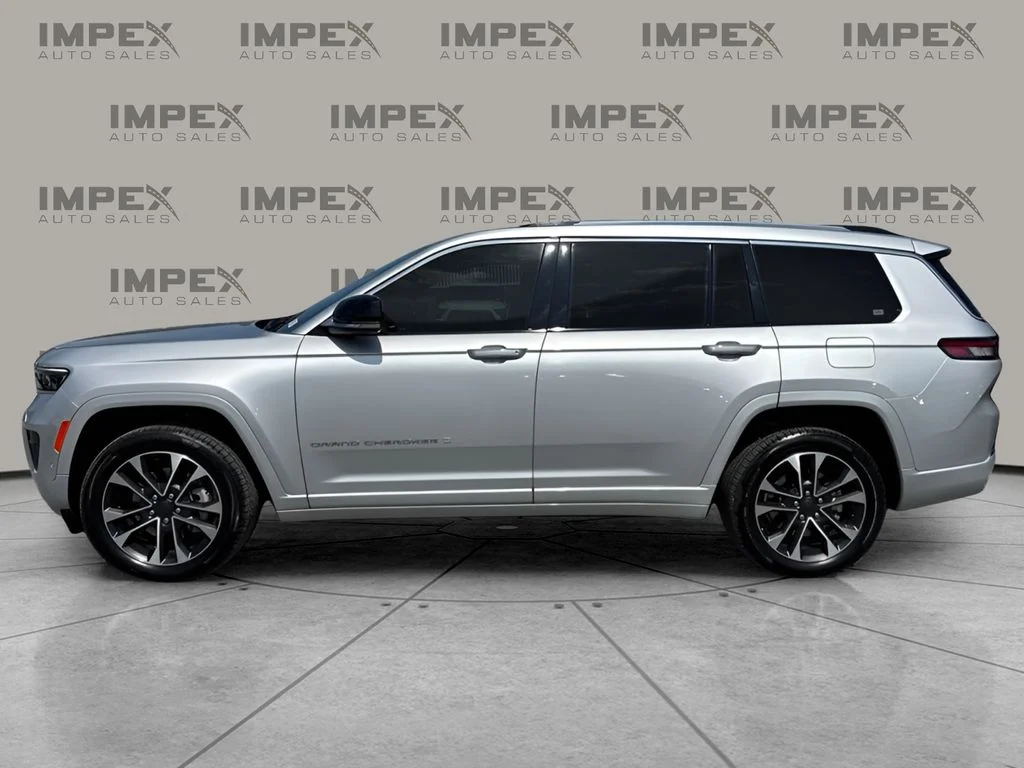 Used 2021 Silver Jeep Overland image 2