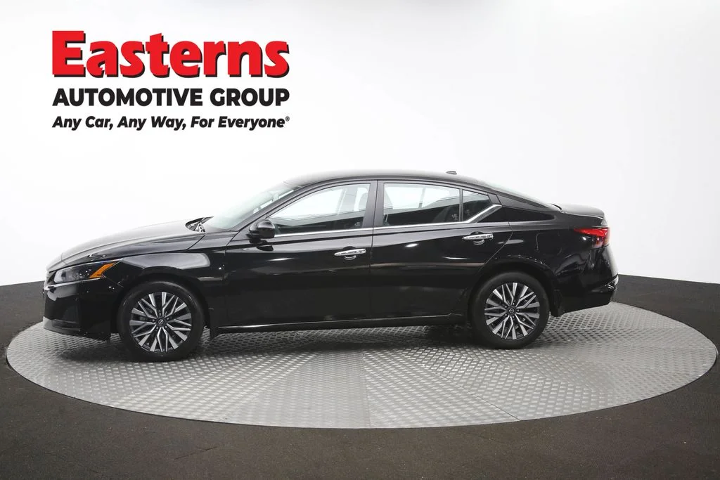 Used 2023 Black Nissan 2.5 SV image 59