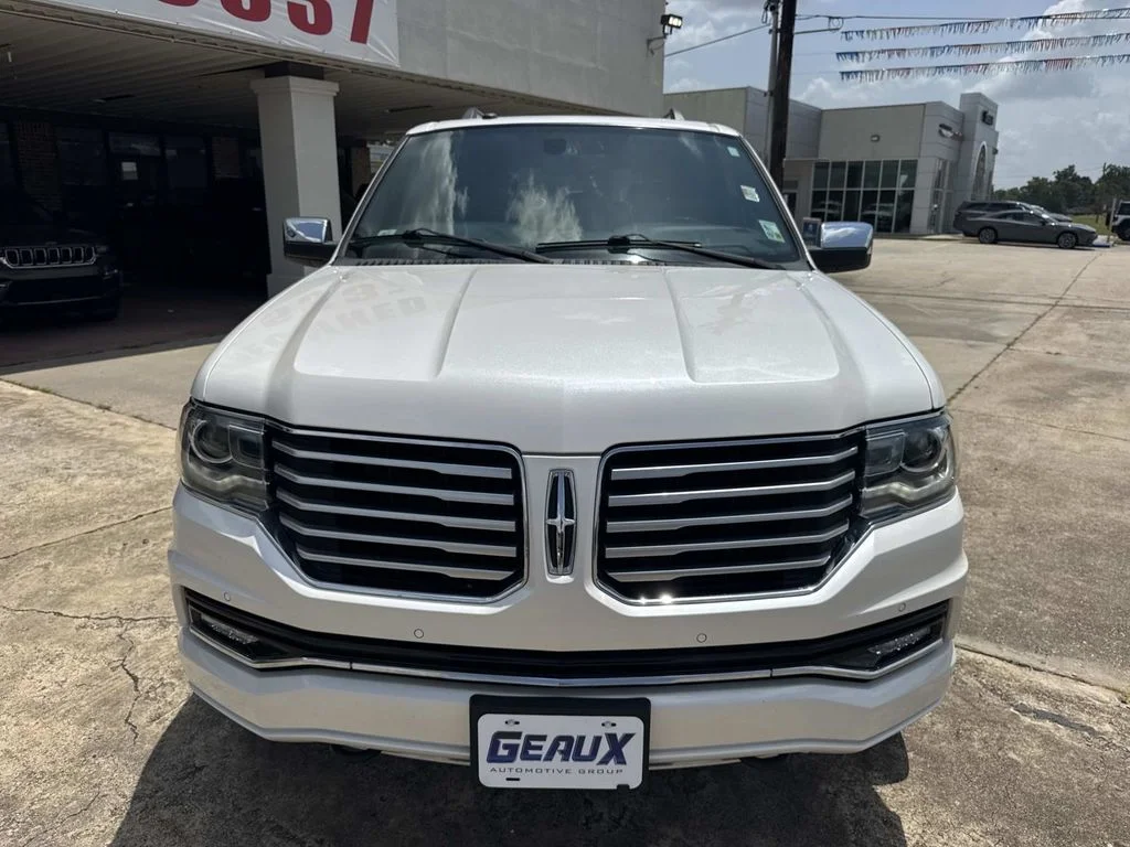 Used 2017 White Lincoln Select image 7