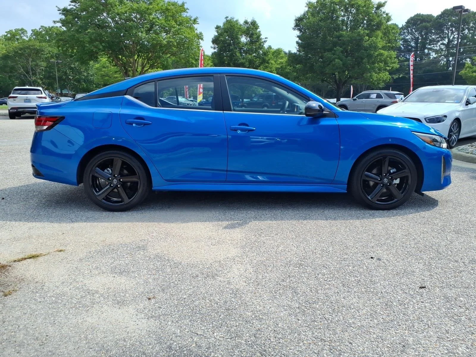Used 2025 Electric Blue Metallic Nissan SR image 5