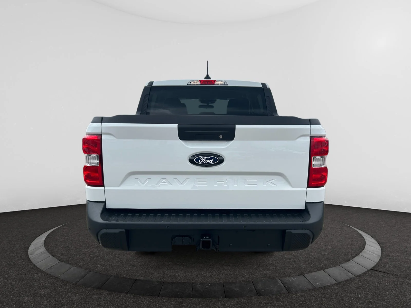 New 2026 Oxford White Ford XLT image 4