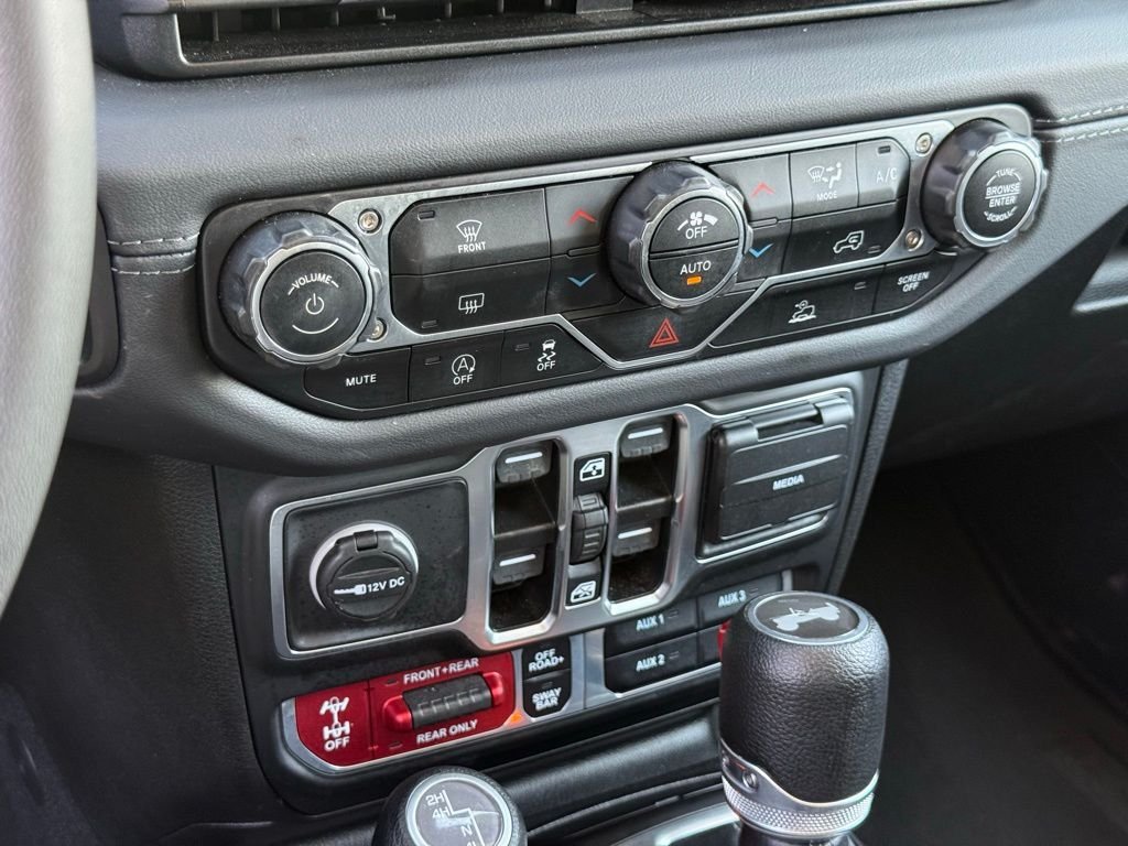 Used 2024 White Jeep Rubicon image 34
