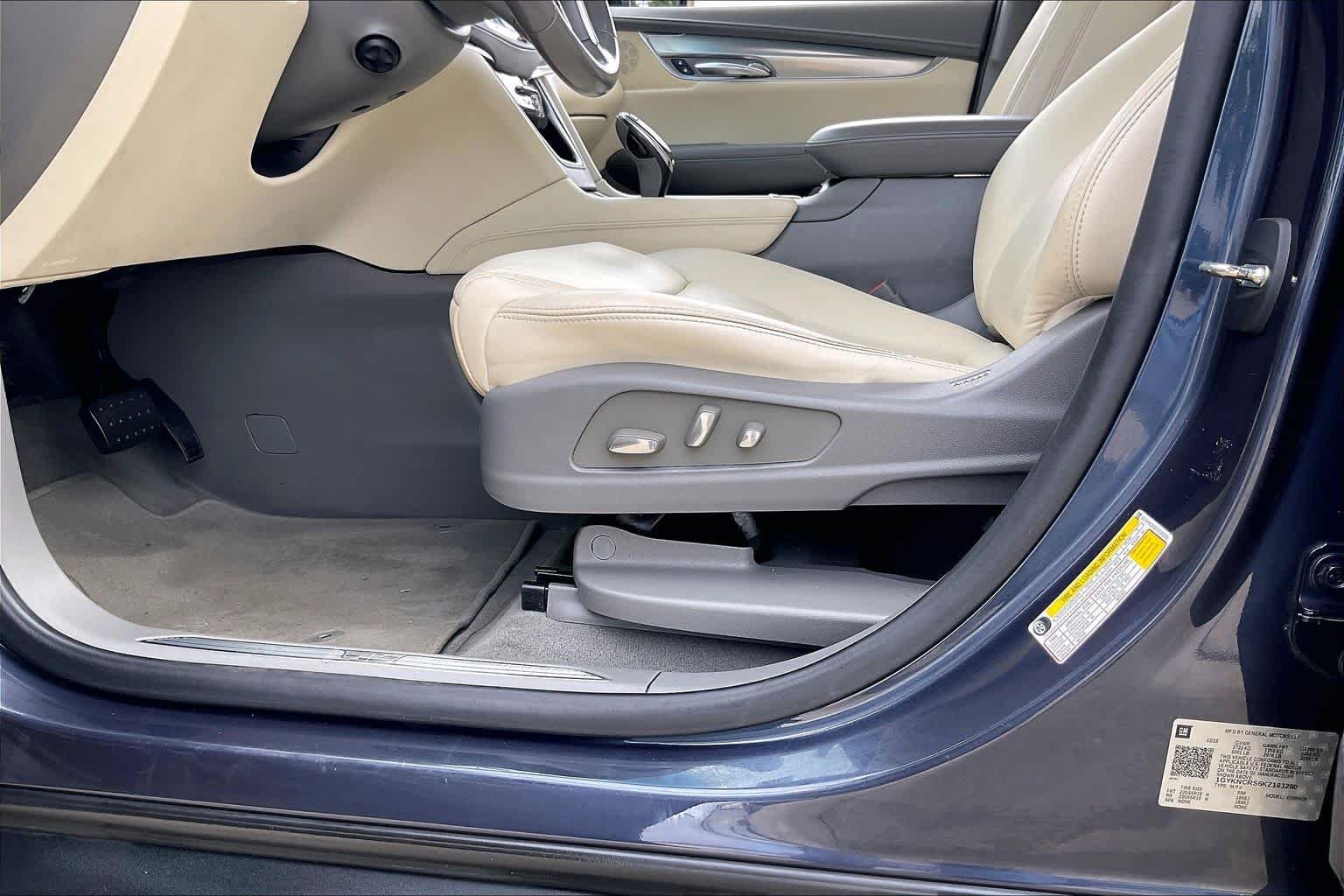 Used 2019 Harbor Blue Metallic Cadillac Luxury FWD image 33