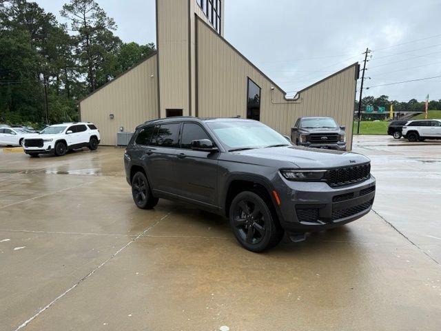 Used 2024 Gray Jeep Altitude X image 4