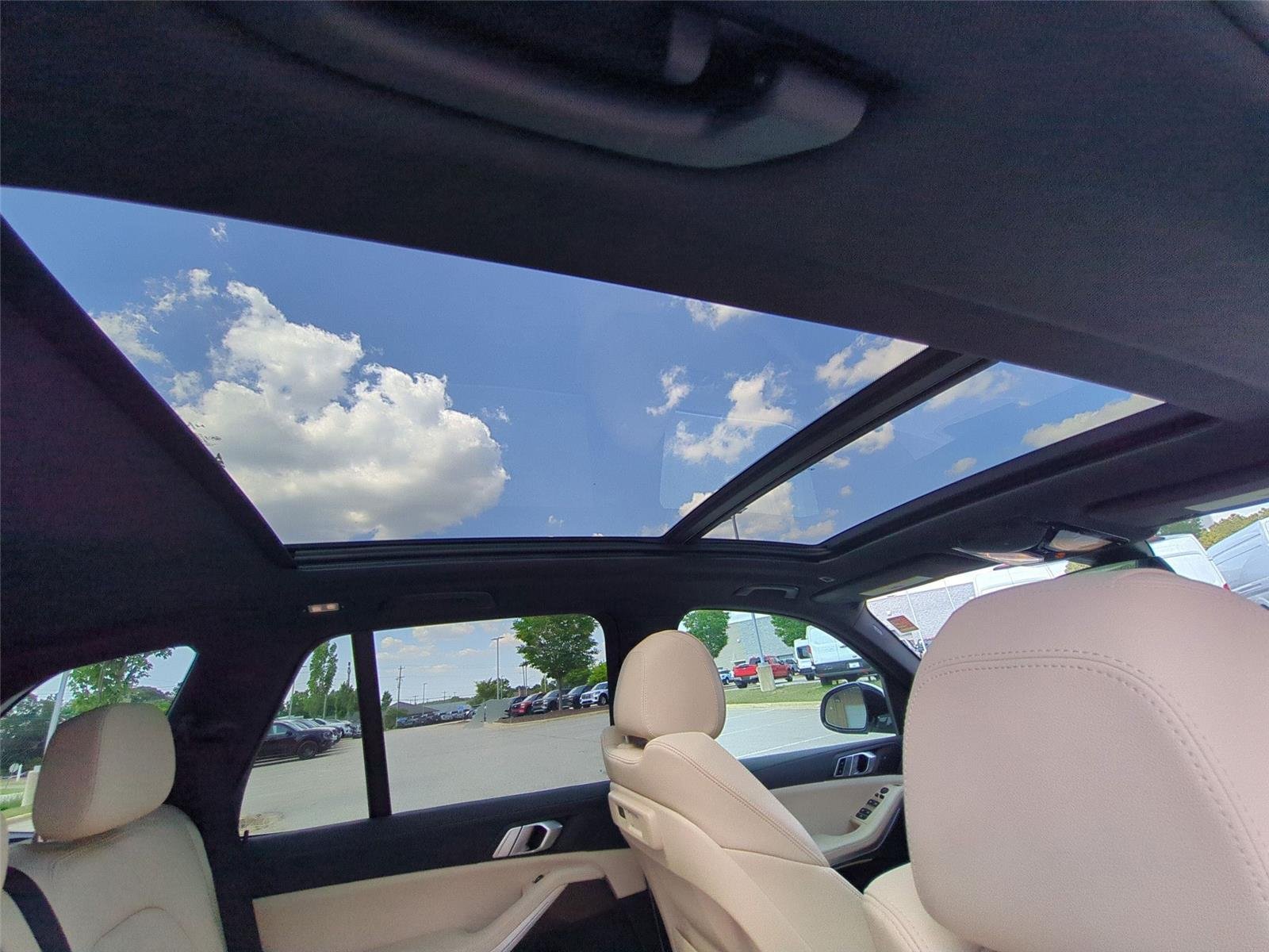 Used 2022 Alpine White BMW sDrive40i image 38