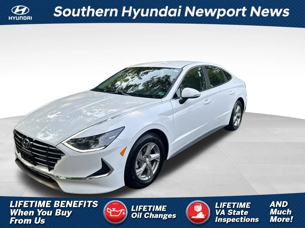 Used 2023 White Hyundai SE image 1