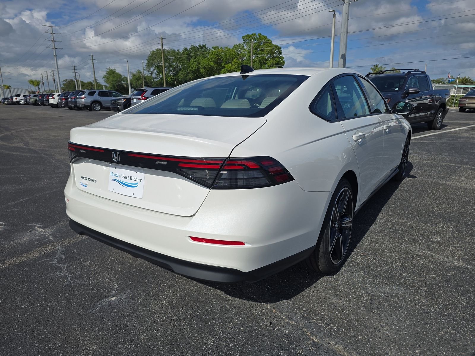 New 2026 Silver Honda SE image 4