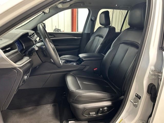 Used 2023 Bright White Clearcoat Jeep Limited image 13