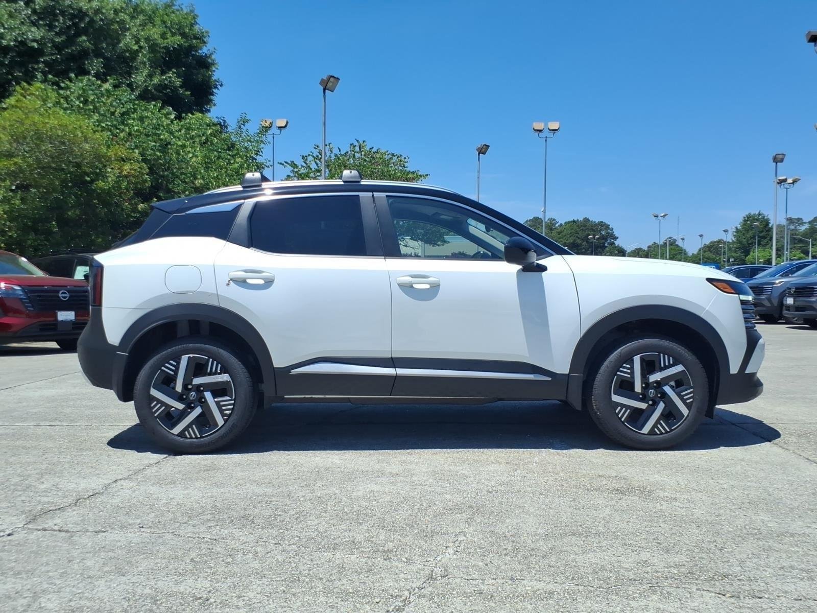 New 2026 Aspen White TriCoat / Super Black Two-tone Nissan SV image 4