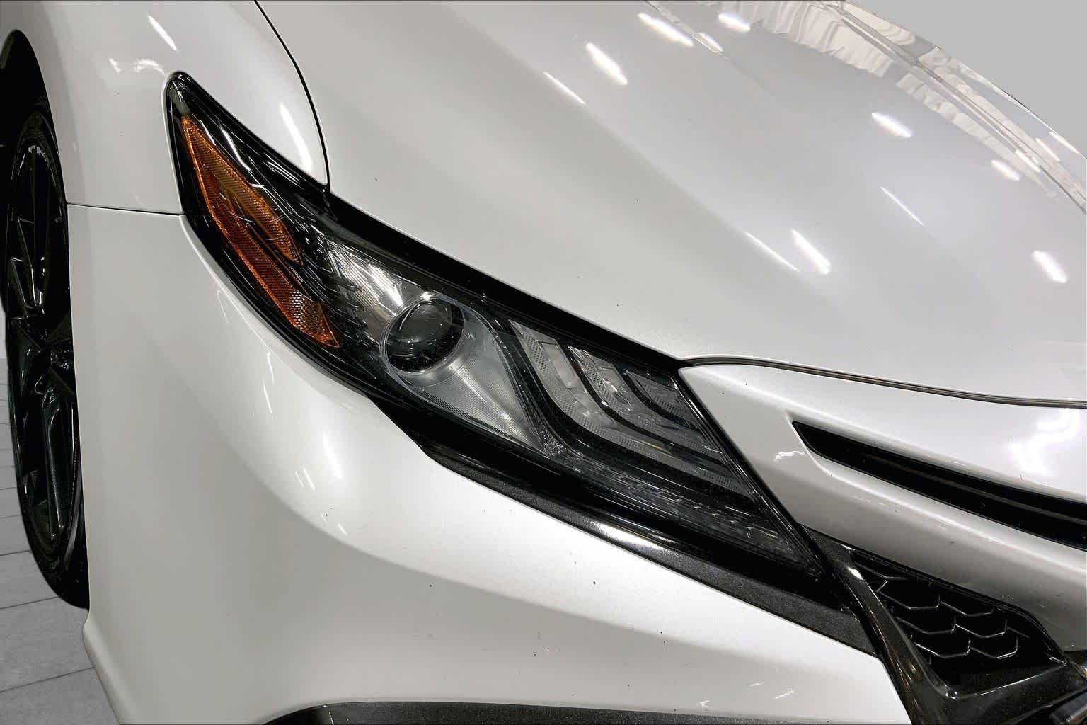 Used 2021 Wind Chill Pearl Toyota XSE image 28