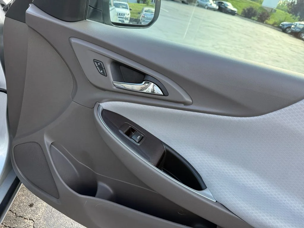 Used 2018 Silver Ice Metallic Chevrolet LT image 22