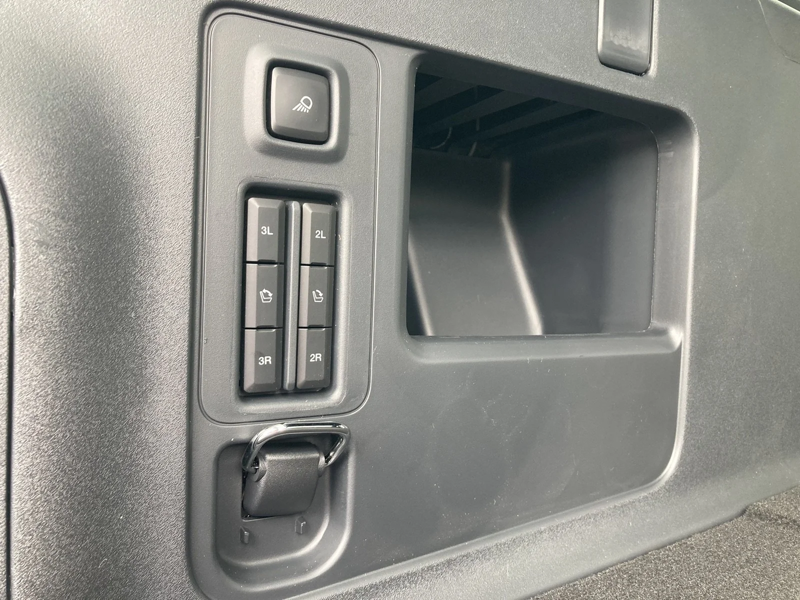 New 2026 Space Silver Metallic Ford MAX Platinum® image 31