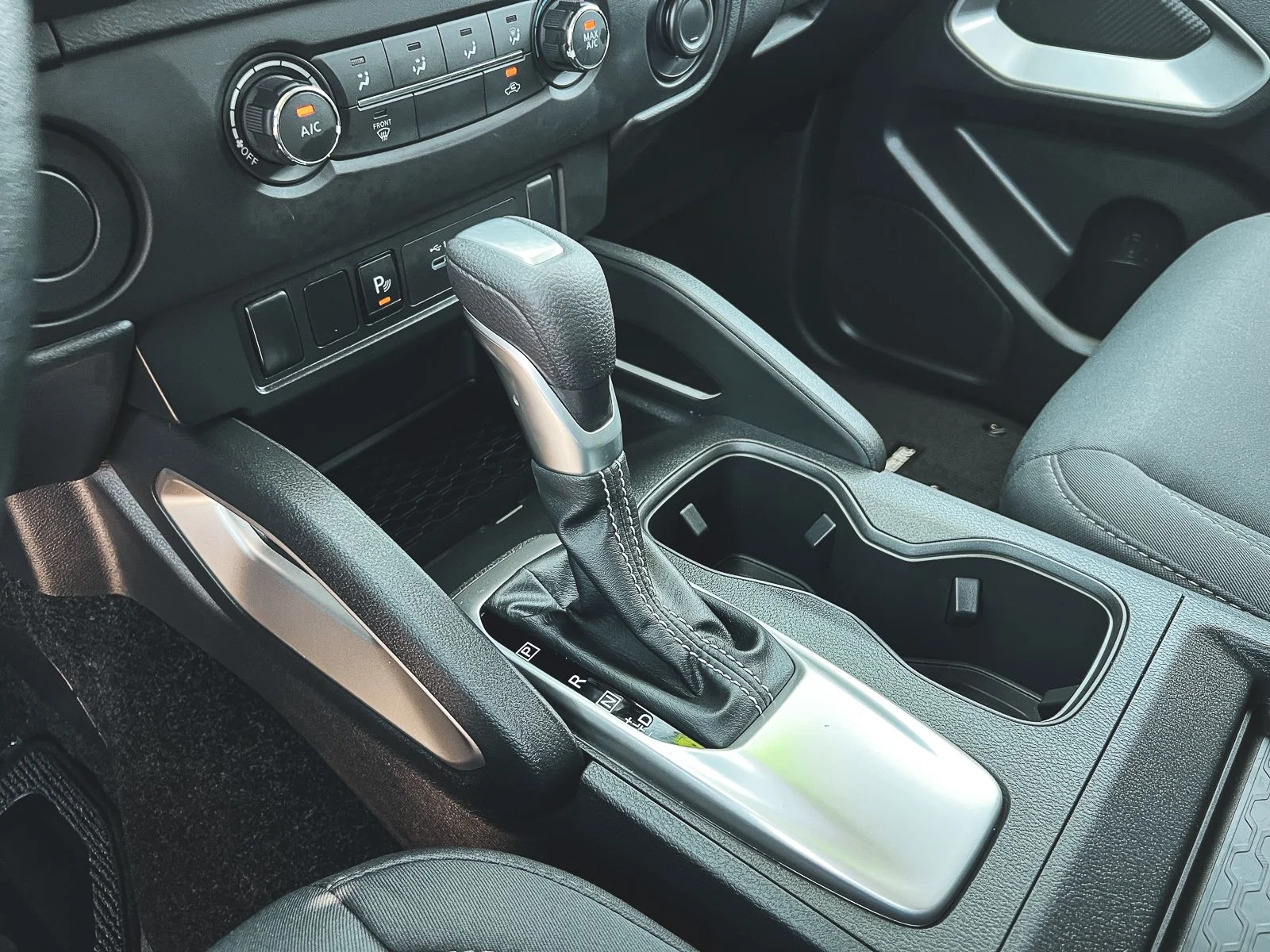 2025 Nissan Frontier SV - Photo 16