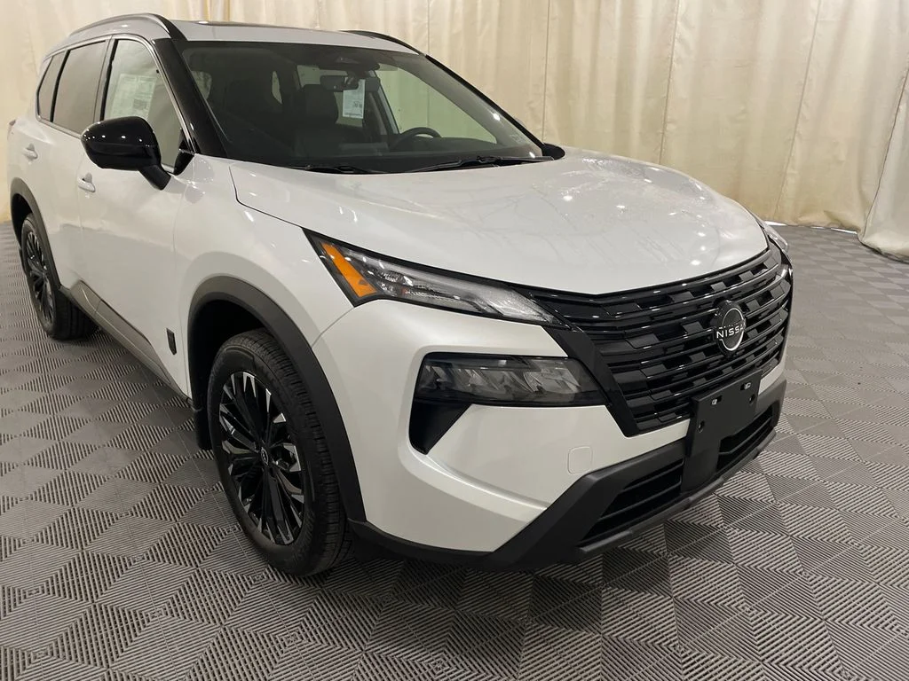 New 2026 Everest White Pearl TriCoat Nissan Dark Armor™ image 3