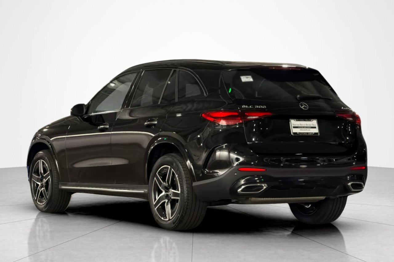 New 2026 Black Mercedes-Benz GLC 300 4MATIC® SUV image 3