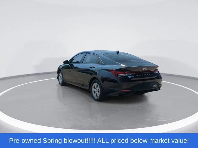 Used 2023 Black Hyundai SE image 6