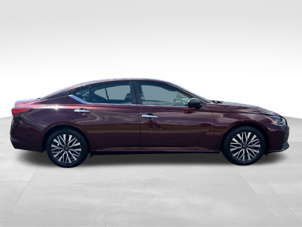 Used 2024 Red Nissan 2.5 SV image 6