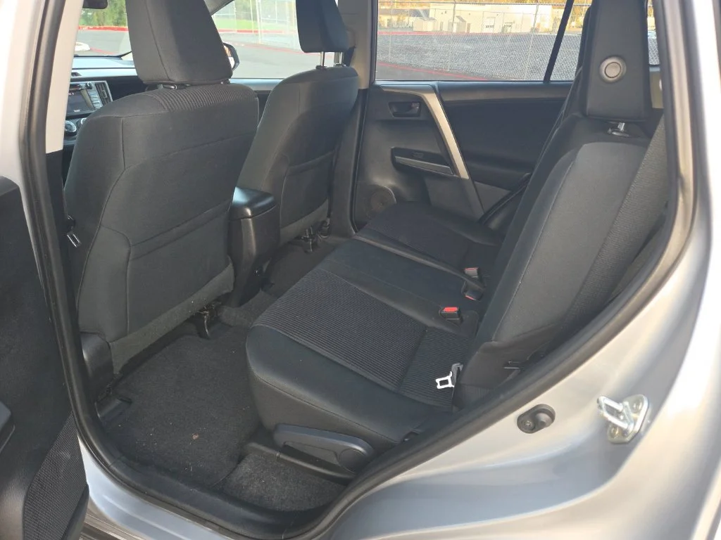 Used 2016 Silver Toyota LE image 18
