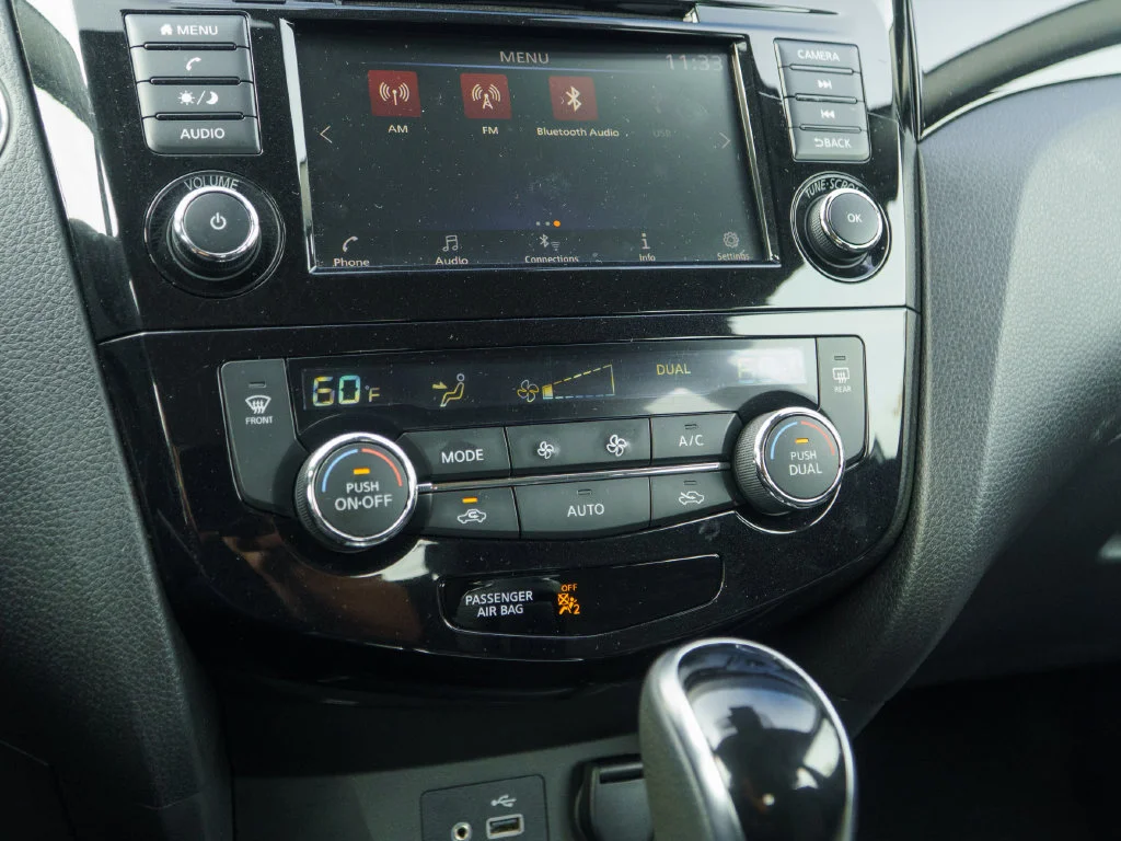 Used 2020 Brilliant Silver Metallic Nissan SV image 26