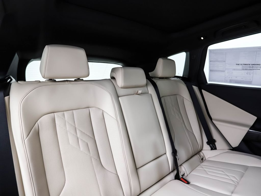 New 2026 White Metallic BMW 30 xDrive image 28