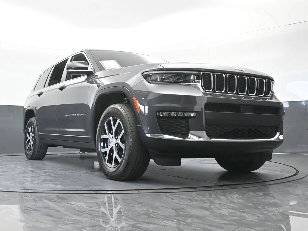 Used 2023 Baltic Gray Metallic Clearcoat Jeep Limited image 67
