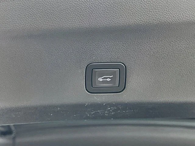 Used 2025 Beige Chevrolet High Country image 30