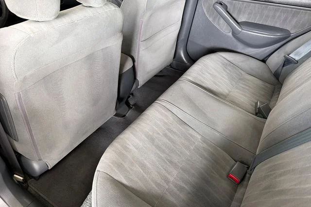 Used 2005 Magnesium Metallic Honda LX image 16