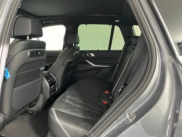 Used 2026 Skyscraper Grey Metallic BMW xDrive40i image 14