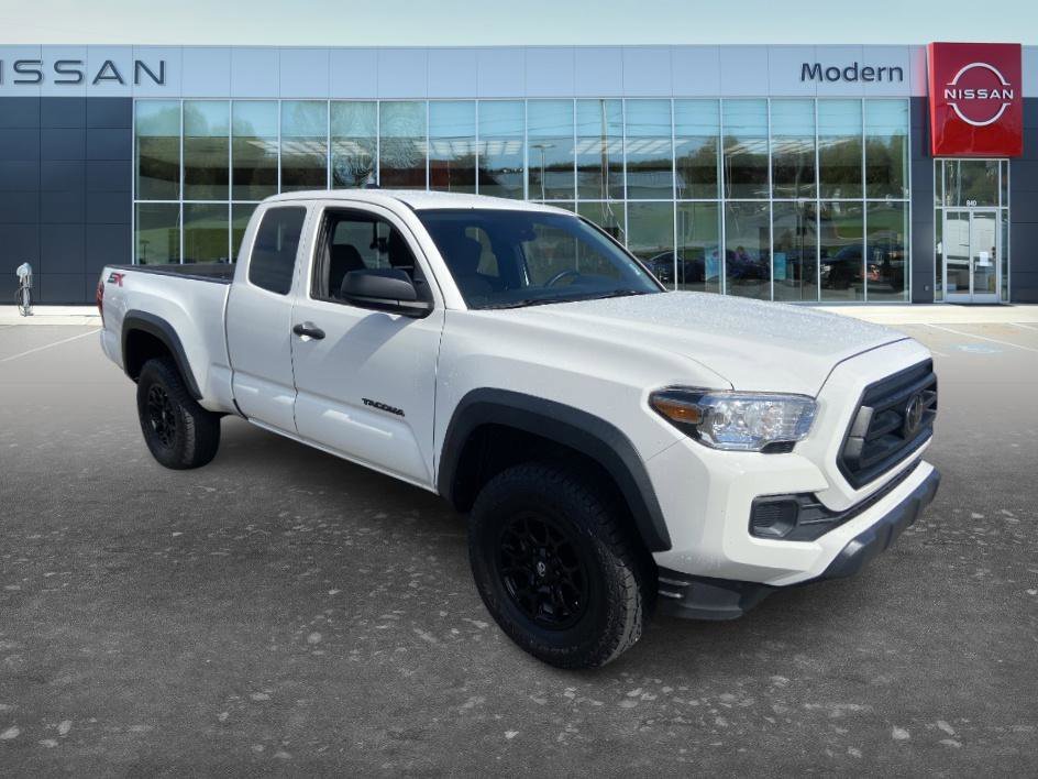 Used 2022 White Toyota SR image 3