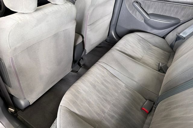 Used 2005 Magnesium Metallic Honda LX image 17