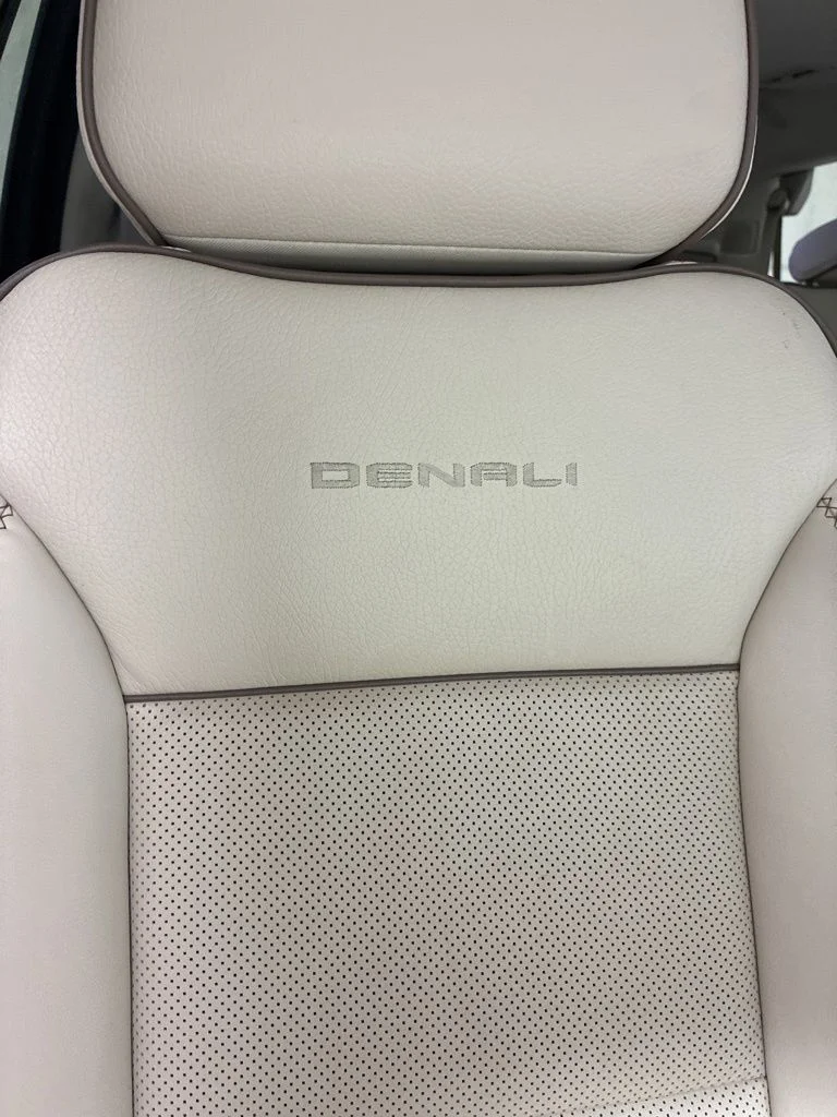 Used 2022 White GMC Denali image 37