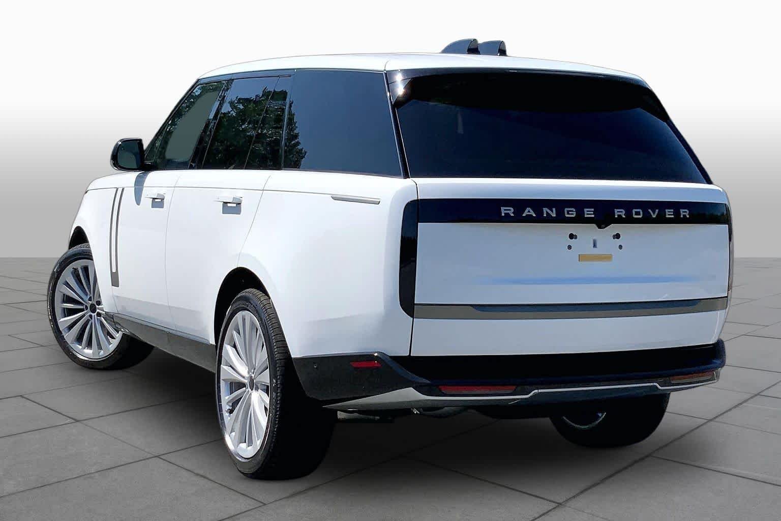 New 2026 Fuji White Land Rover SE image 3