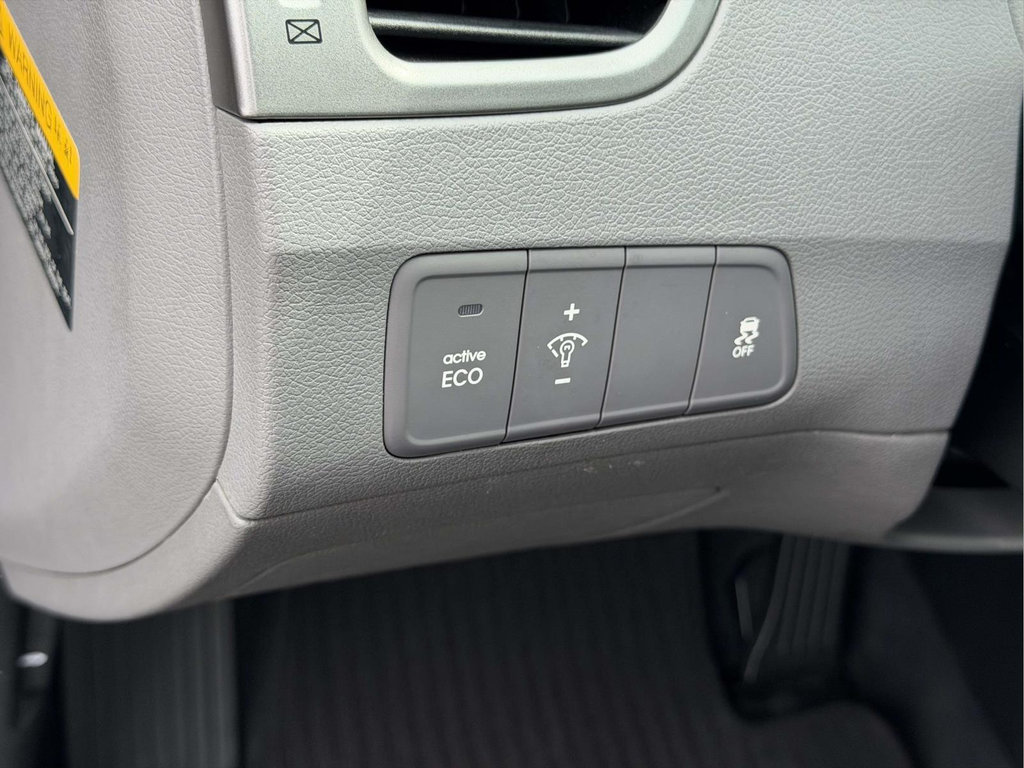 Used 2013 Black Hyundai GLS image 15