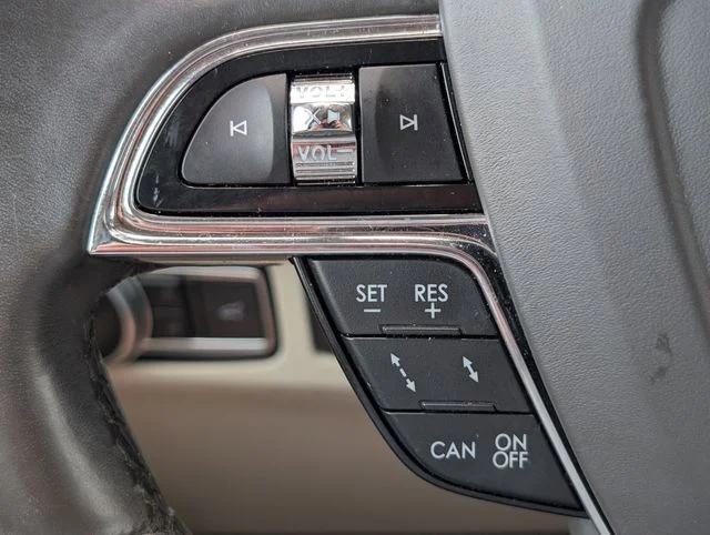 Used 2020 White Lincoln Reserve image 26