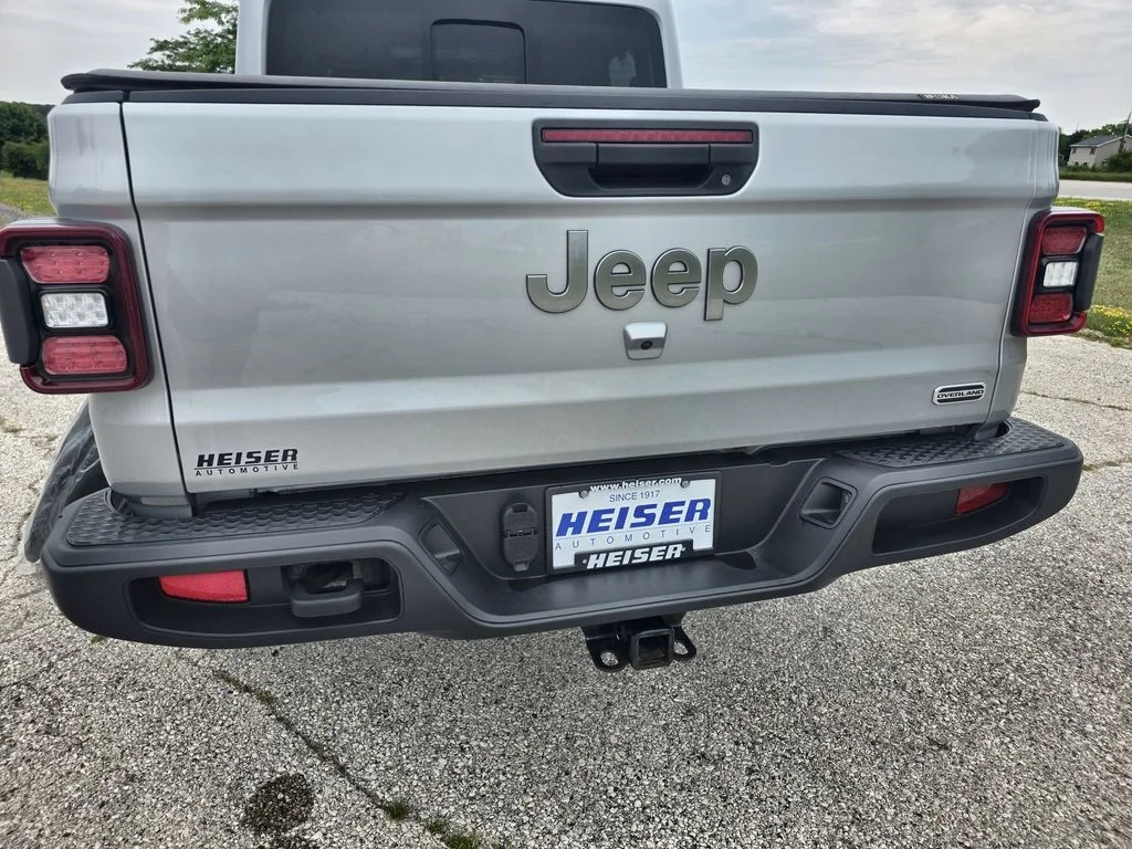 Used 2022 Silver Jeep Overland image 33
