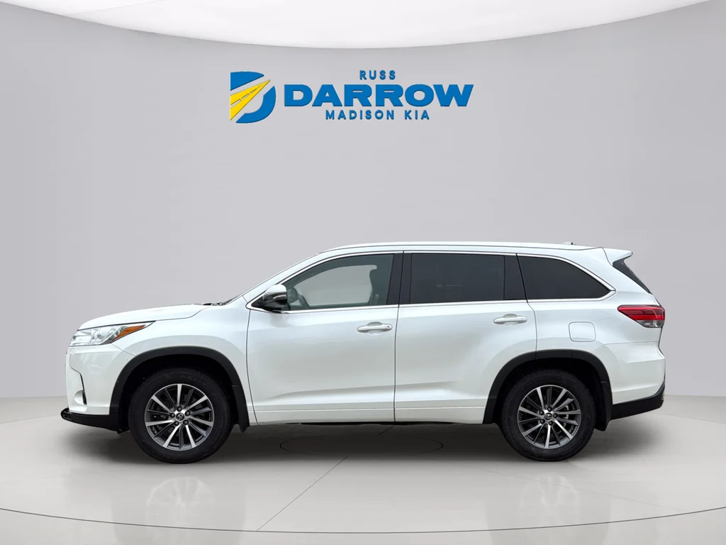 Used 2017 Blizzard Pearl Toyota XLE image 2