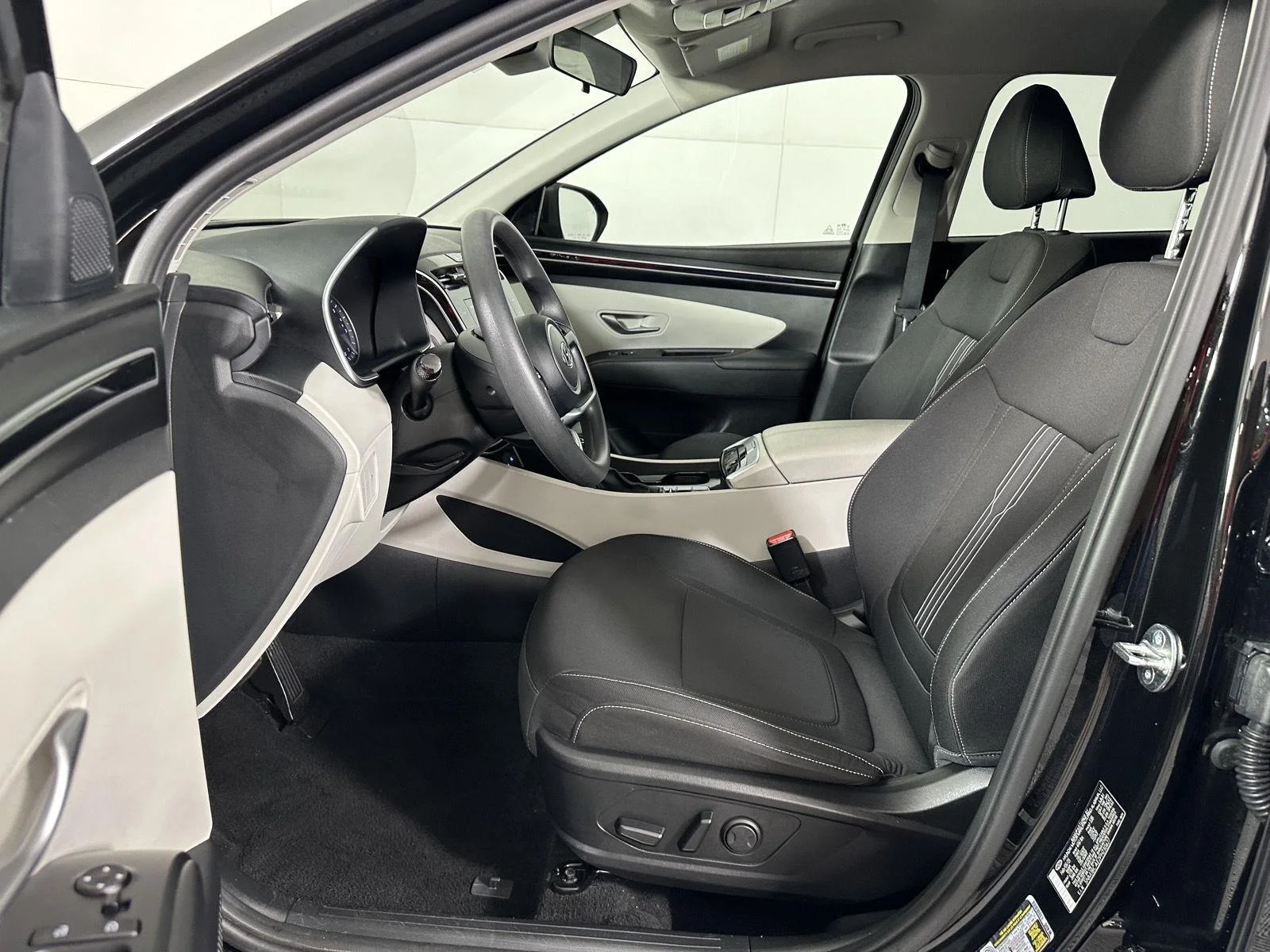 Used 2023 Phantom Black Hyundai SEL image 15