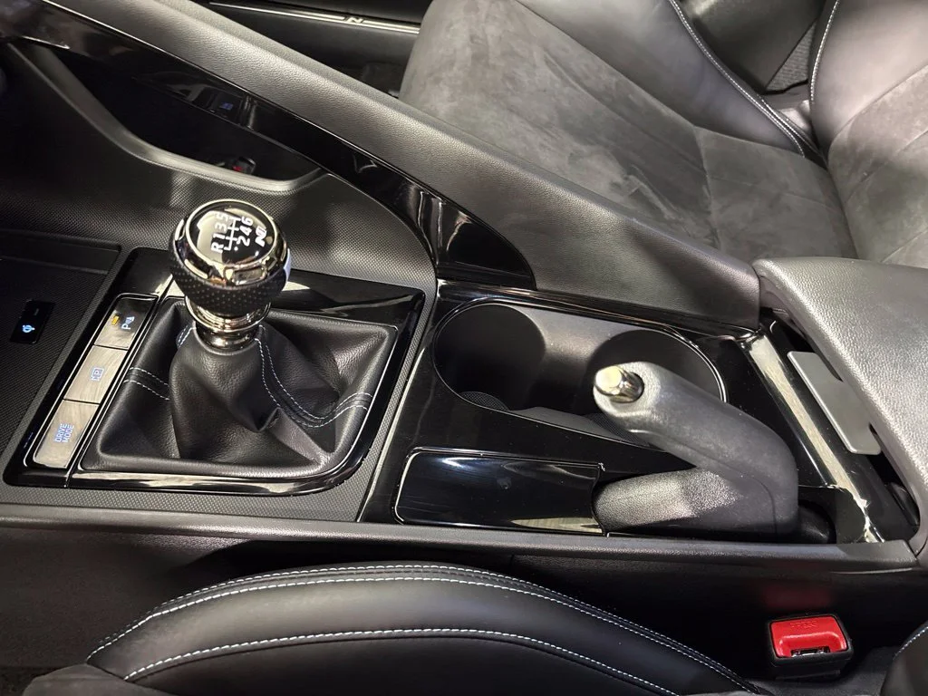 Used 2025 Black Hyundai Base image 43